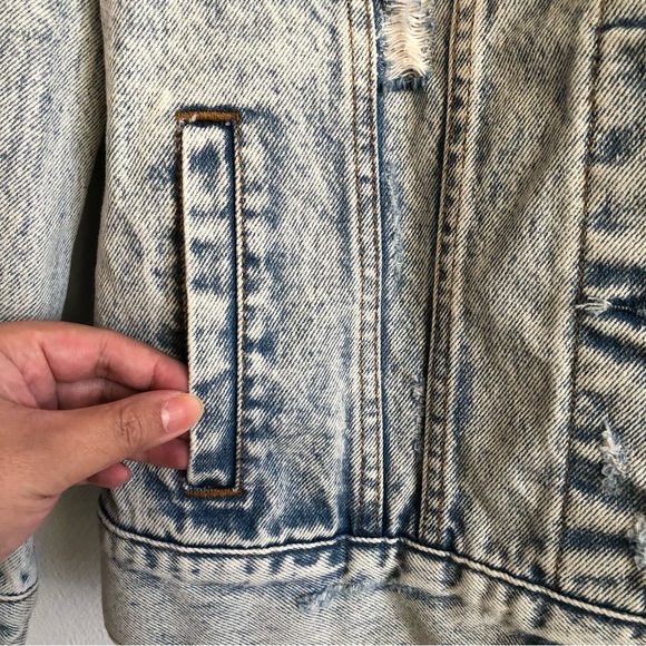 Abercrombie & Fitch Light Acid Wash Distressed Denim Jean Jacket Size Small - Picture 3 of 10